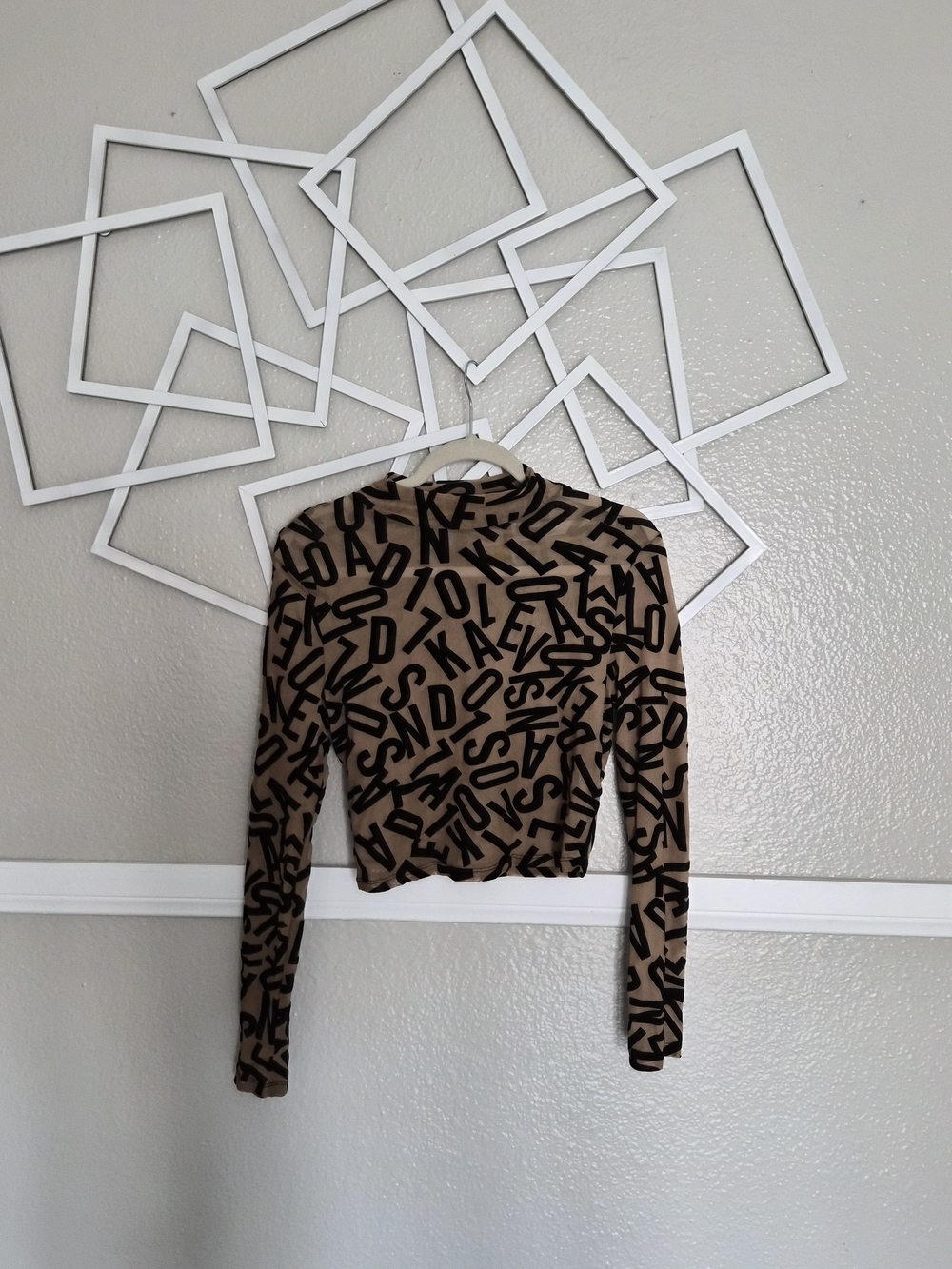 Cropped Long-Sleeve Top in Brown with Black Letter Print